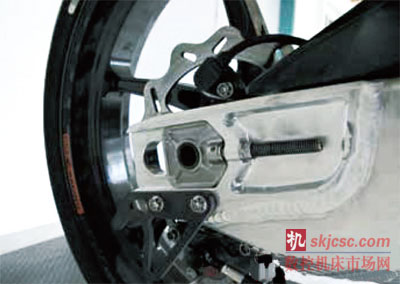 摩托車Moto3的后軸:鈦合金制的螺絲及螺母 摩托車Moto3的后軸:鈦合金制的螺絲及螺母