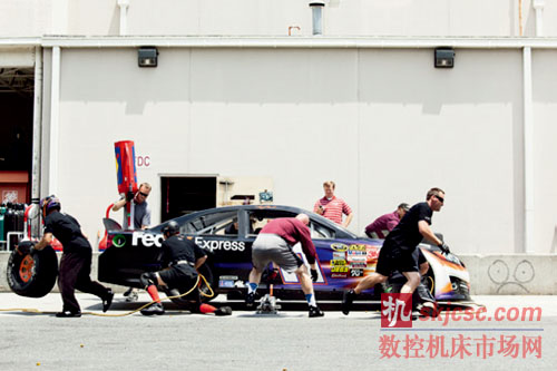 最佳合作伙伴 – 山特維克可樂滿助力Joe Gibbs車隊在2015搶占先機