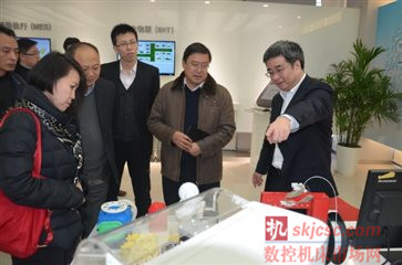 2015年2月12日，中關(guān)村管委會副主任宣鴻帶領(lǐng)軍民融合處、產(chǎn)業(yè)發(fā)展處有關(guān)領(lǐng)導(dǎo)到數(shù)碼大方進行調(diào)研。