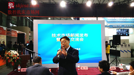 陳惠仁說，“提供服務，反映訴求，規范行為”是我們協會的基本職能